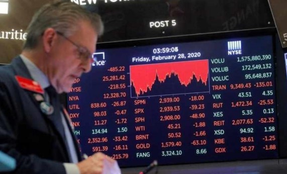 Cổ phiếu thế giới trượt dài sau những tin tức nghiệt ngã về các nền kinh tế Mỹ, EU