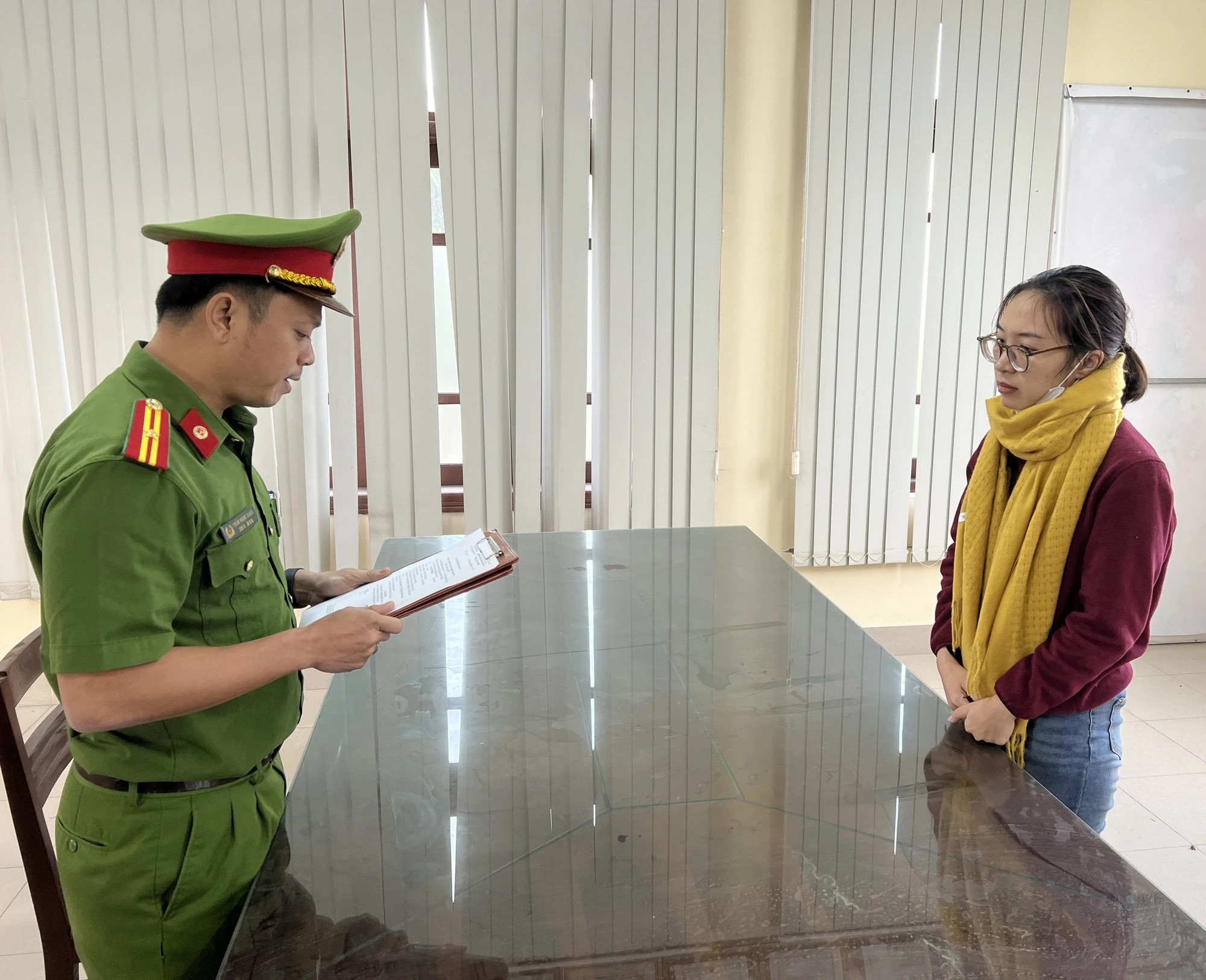 Bị cáo Nguyễn Thị Dung lừa đảo 1 tỉ đồng từ môi giới mang thai hộ rồi đầu tư tiền ảo thua lỗ.